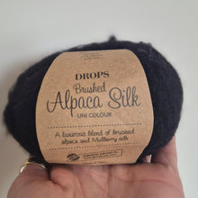 Load image into Gallery viewer, Drops Silk Alpaca- Black