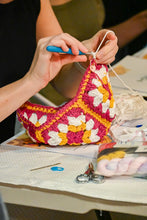 Load image into Gallery viewer, Granny Square Workshop with SunflowerRaes
