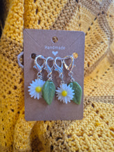 Load image into Gallery viewer, Stitch Markers | Gobblin Glass
